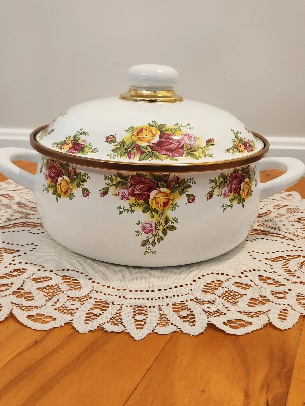 Royal Albert Old Country Roses Enamel Casserole Dish W/Lid NEW